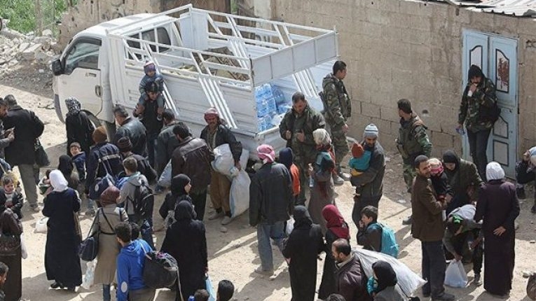 دفعة أولى من مهجرّي حرستا تغادر باتجاه إدلب