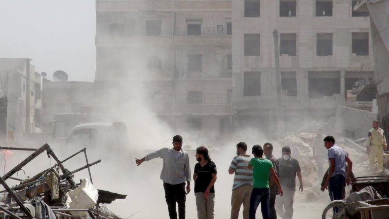 ضحايا بقصف جوي على إدلب وحلب  