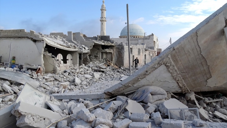 ضحايا بقصف جوي على حلب وإدلب