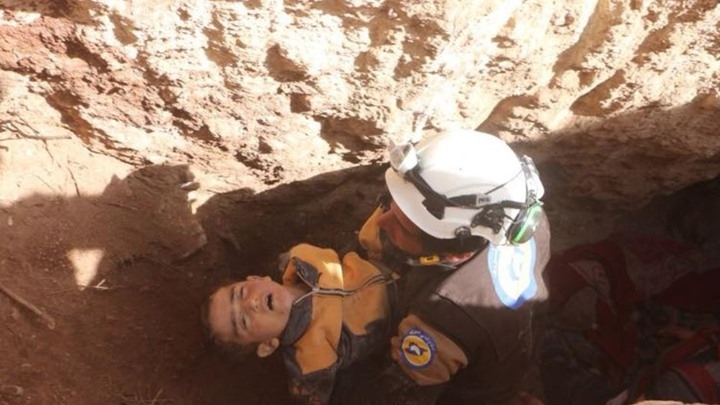 إدلب: طيران روسي يستهدف ملجأ في بلدة كفر البطيخ