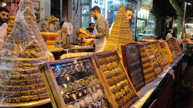 دمشق.. ضيافة العيد تكلف نصف راتب موظف!