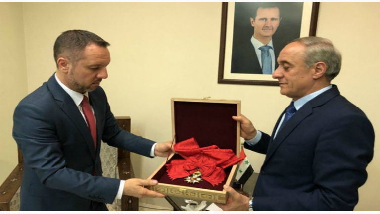 دمشق تعيد وسام 