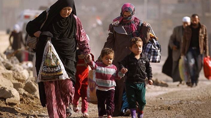 دير الزور: خروج نازحين من مناطق داعش والتحالف يستهدفهم