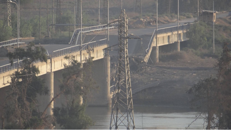 دير الزور تخسر جسراً جديداً 