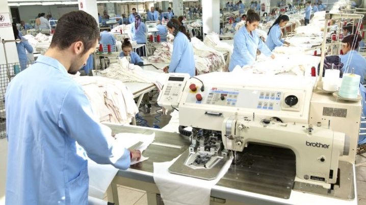 فرص عمل للسوريين في قطاع النسيج باسطنبول