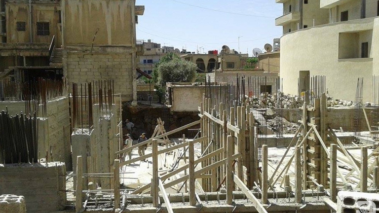 في السويداء.. موظفون وعمّال بناء
