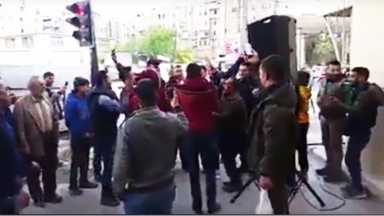 في انتظار طوابير البنزين...سوريون يرقصون على أنغام 