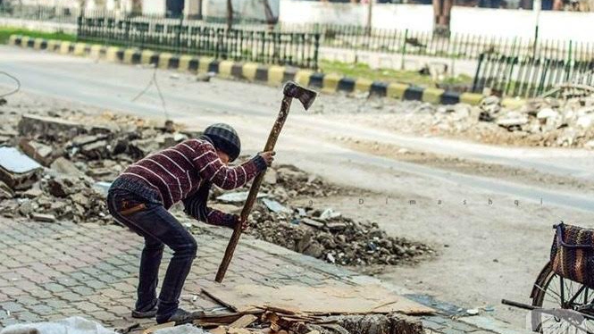 في دوما.. أطفال صغار بأعمال الكبار!