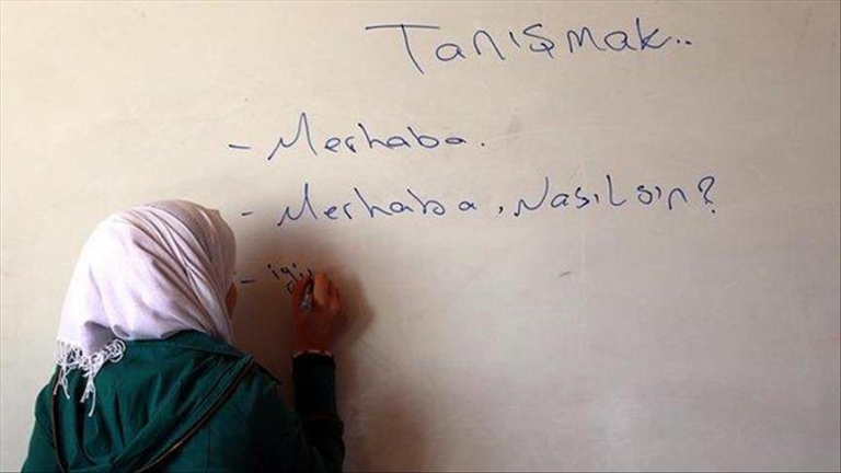 جامعة تركية تعتزم تعليم التركية لـ 300 ألف طفل سوري