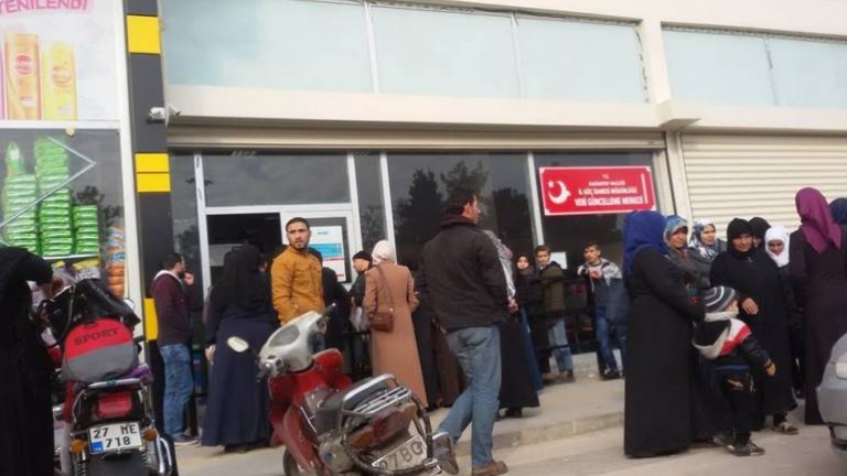 غازي عنتاب.. وعد بمنح جميع السوريين بطاقة الكيمليك