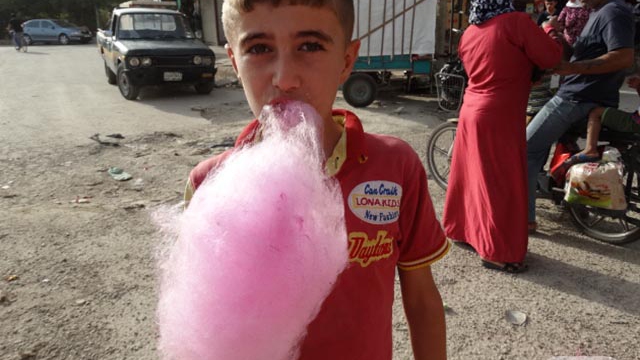 غزل البنات.. حلوى الطفولة