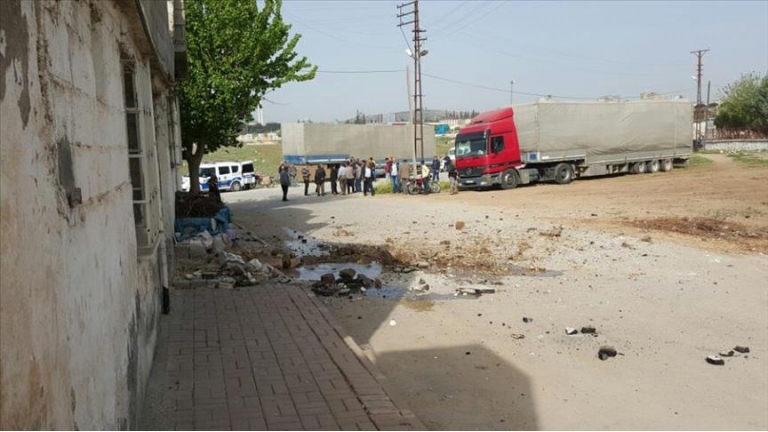 جرحى في كيليس التركية بقذائف من سوريا..  والجيش التركي يرد