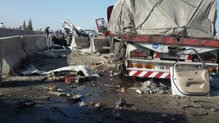 حادث مروي يودي بحياة عشرة اشخاص على طريق حمص - دمشق