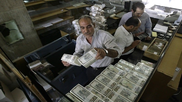 حكومة النظام تحدد سعر الدولار بـ 500 ليرة في موازنة 2018