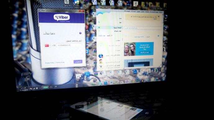 هل خففت وسائل التواصل الاجتماعي من غربة السوريين؟