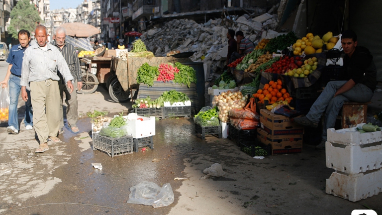 حلب.. كم يبلغ فارق الأسعار بين مناطق سيطرة النظام والمناطق المحاصرة؟