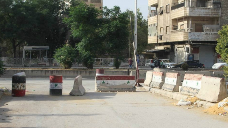 حماة.. النظام السوري يهدم أبنية ويلاحق الشبان