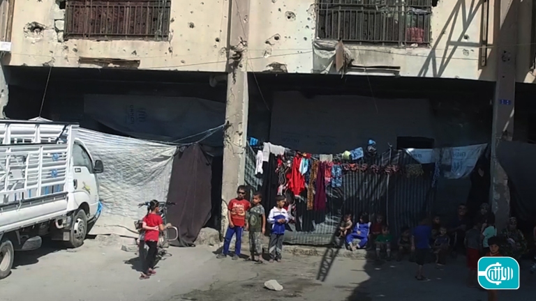 حين يتحول دكان إلى مأوى دائم لأسرة من 23 فرداً