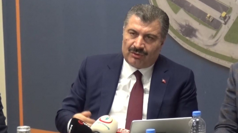 حزب تركي معارض يتهم السوريين بانتشار فايروس معدٍ.. ووزير الصحة ينفي!