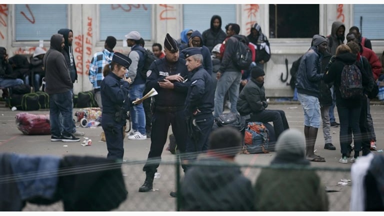 قانون الهجرة الفرنسي الجديد يمنح السلطات صلاحيات جديدة للتعامل مع المخالفين