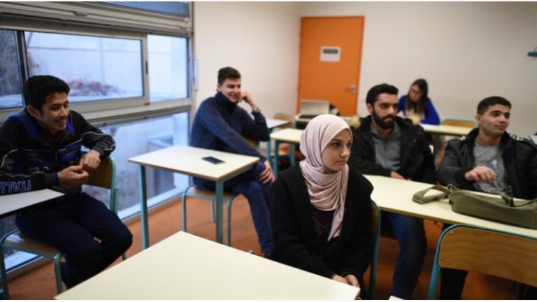 قانون الهجرة الفرنسي: أربع خطط جديدة لمساعدة اللاجئين على الاندماج السريع