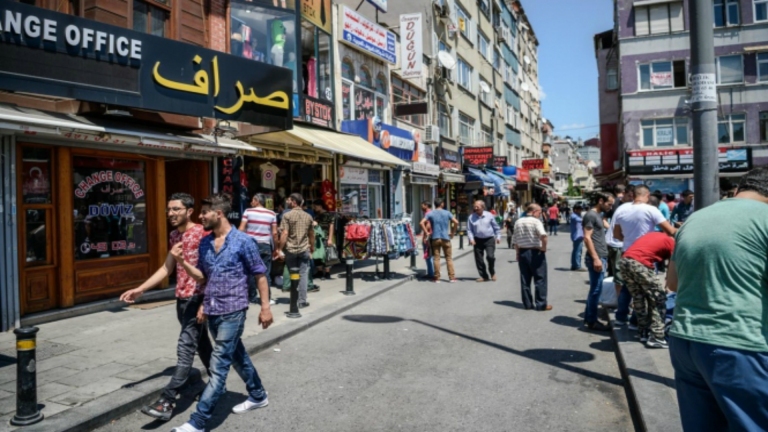 خبير تركي: صويلو يؤكد المهلة آمنة ولا ترحيل إلى سوريا