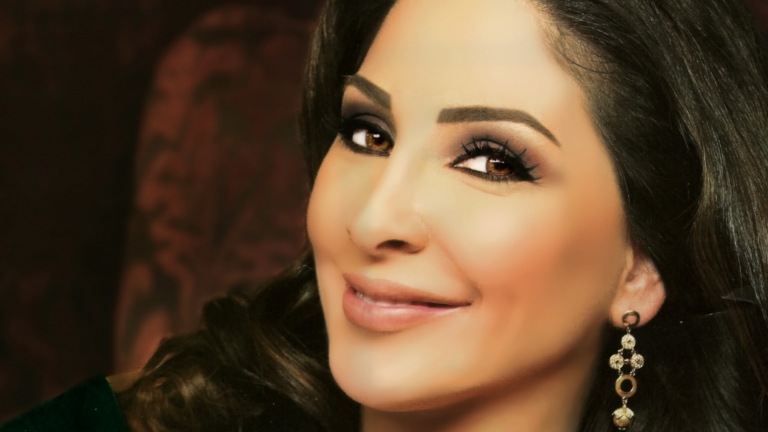 خلافات بين إليسا ومعجبيها بسبب فتاة سورية
