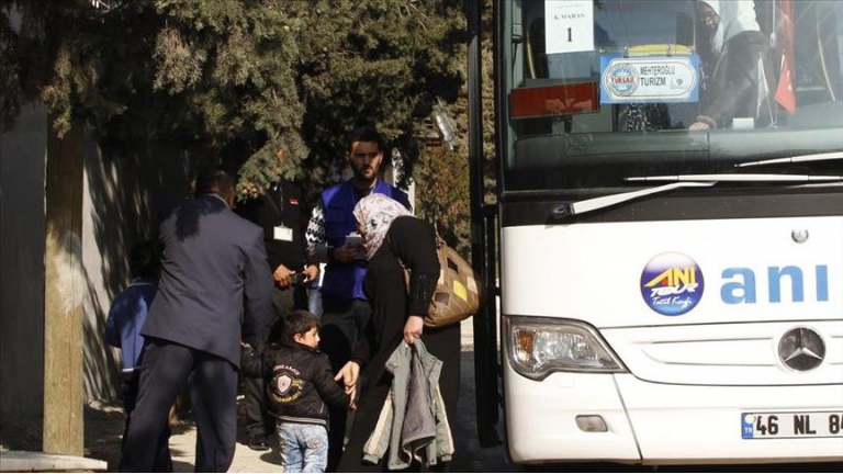 كندا تبدأ نقل لاجئين سوريين إلى أراضيها