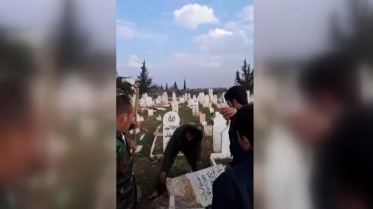 قوات النظام تطارد المعارضين الموتى وتنبش قبورهم في إدلب