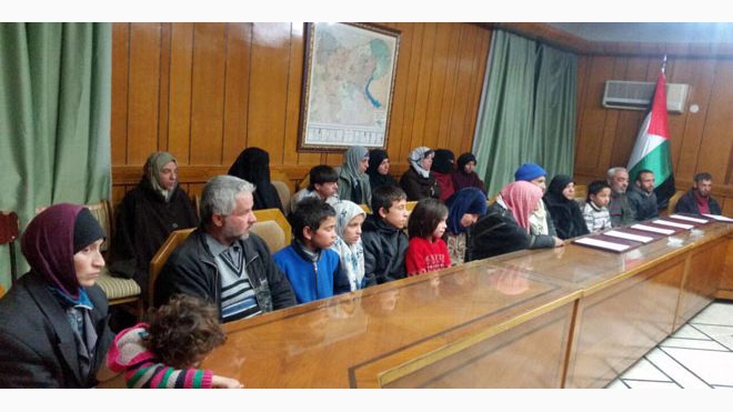 قتلى بقصف جوي والنظام يروج لخروج عائلات من حلب الشرقية 