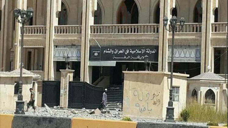 قتلى وجرحى بغارات مكثفة على مدينتي الرقة والطبقة