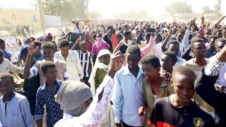 كيف أثرت احتجاجات السودان على السوريين هناك؟