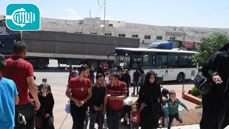 آلاف السوريين يدخلون معبر باب الهوى