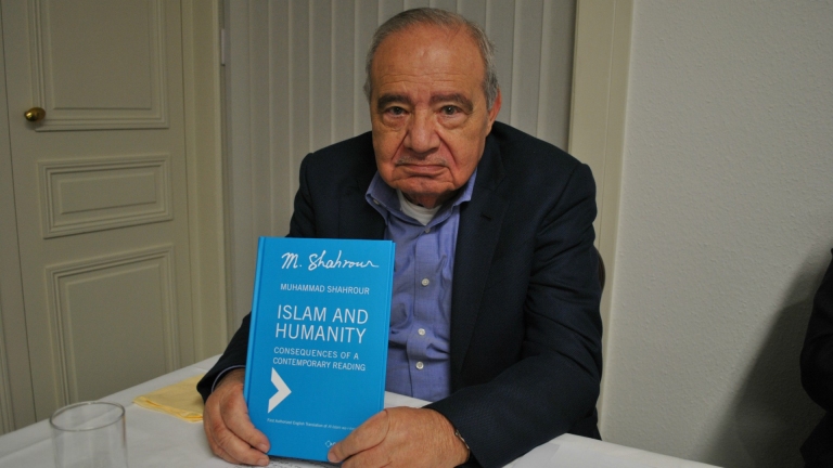 آلاف السوريين ينعون رحيل المفكّر السوري محمد شحرور