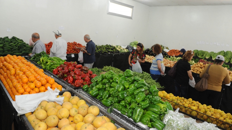 لبنان يمنع دخول الفاكهة والخضار من سوريا