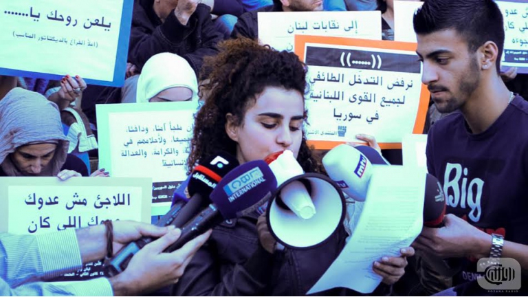 لبنانيون يعتصمون ضد الإجراءات الأخيرة بحق السوريين 