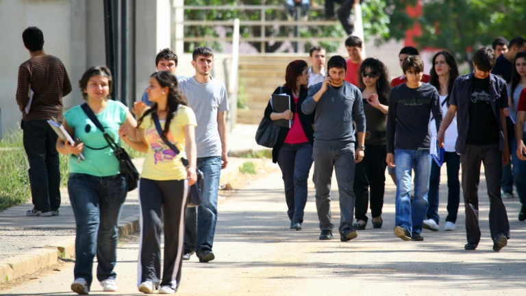 لهذا السبب.. رسب غالبية الطلبة السوريين في الثانوية التركية؟