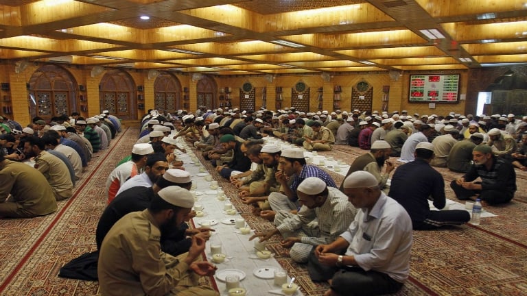 لماذا تبرز الاختلافات في صوم رمضان بين السُنّة والشِيعة؟