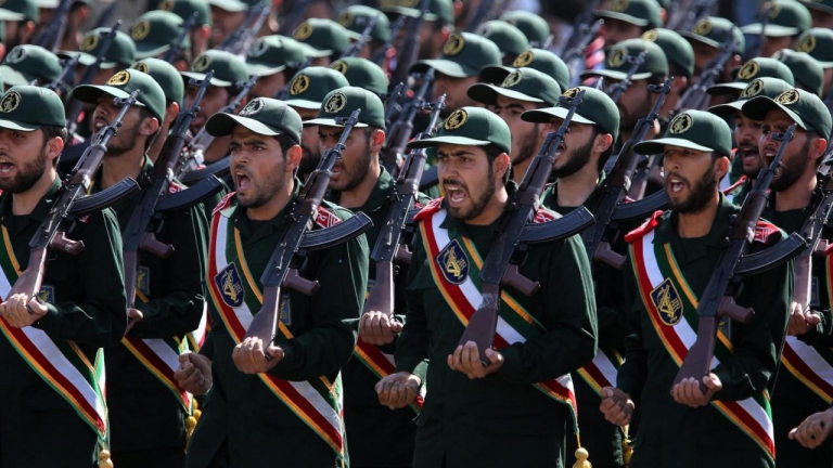 لماذا ينضم السوريون للحرس الثوري الإيراني؟