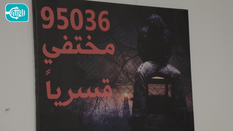 لوحاتٌ فنية جسدت معاناة آلاف السوريين المغيبين قسراً