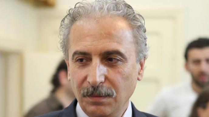 لؤي حسين يعلن انسحابه من هيئة المفاوضات المعارضة