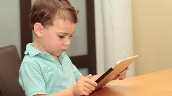 ما إيجابيات وسلبيات استخدام الفيس بوك للأطفال؟