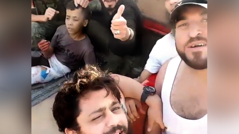 معارضون مسلحون يذبحون طفلاً أسيراً