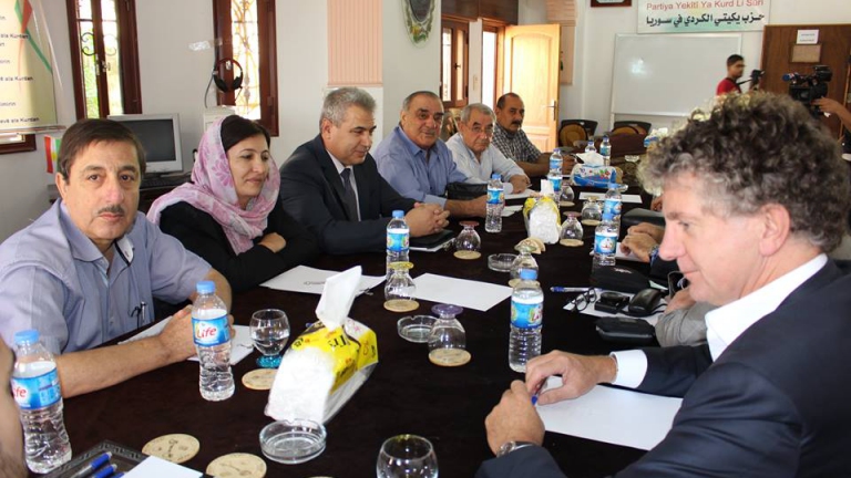 معهد تطوير الديمقراطية يجري لقاءات بمنطقة الجزيرة السورية