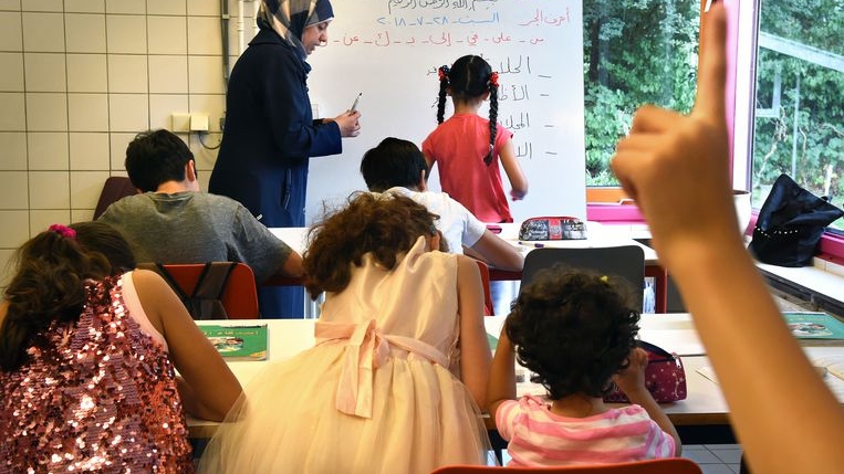 هولندا: خوف اللاجئين من الترحيل إلى سوريا يدفعهم إلى تعليم أولادهم اللغة العربية
