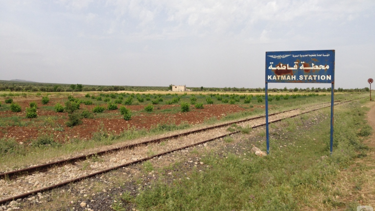 مفاوضات بين 