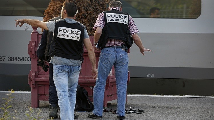 مغربي كان في سوريا يطلق النار في قطار باريس - أمستردام