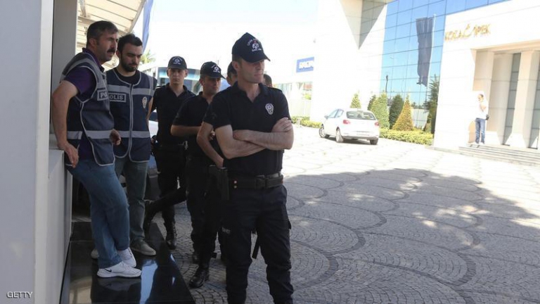 محتجزون سوريون لدى السلطات التركية يبدأون إضراباً عن الطعام