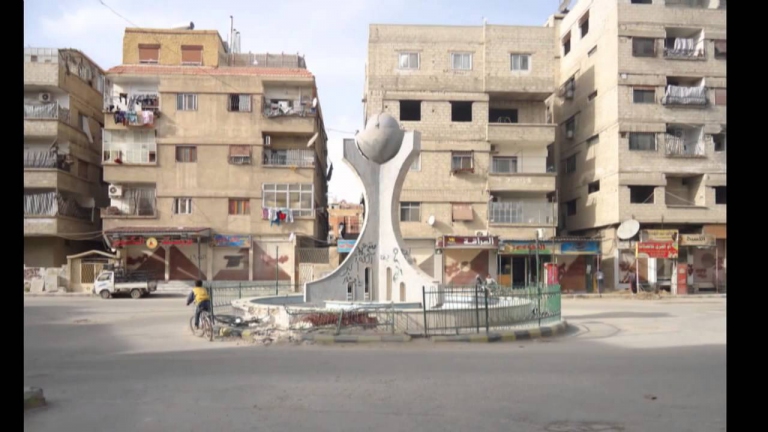مقاتل في جيش الإسلام عاد إلى منزله ليقتل زوجته وجيرانه !