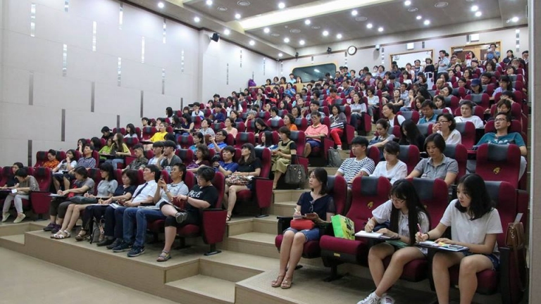 منح دراسة جامعية من حكومة كوريا الجنوبية للطلاب الأجانب 